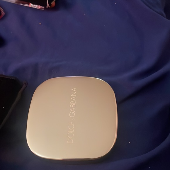 The eyeshadow - Picture 3 of 4